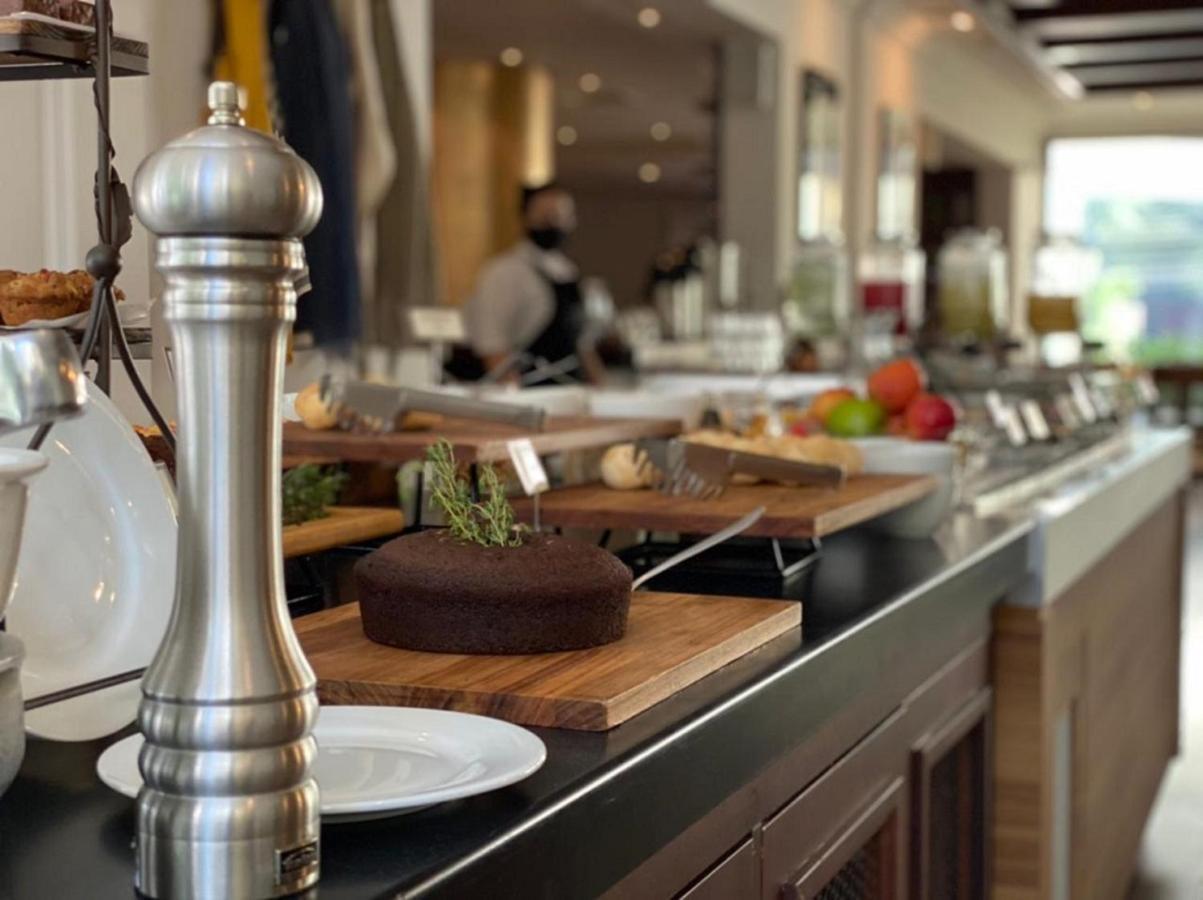 Radisson Oscar Freire Hotel Sao Paulo Exterior photo A pepper mill at a buffet