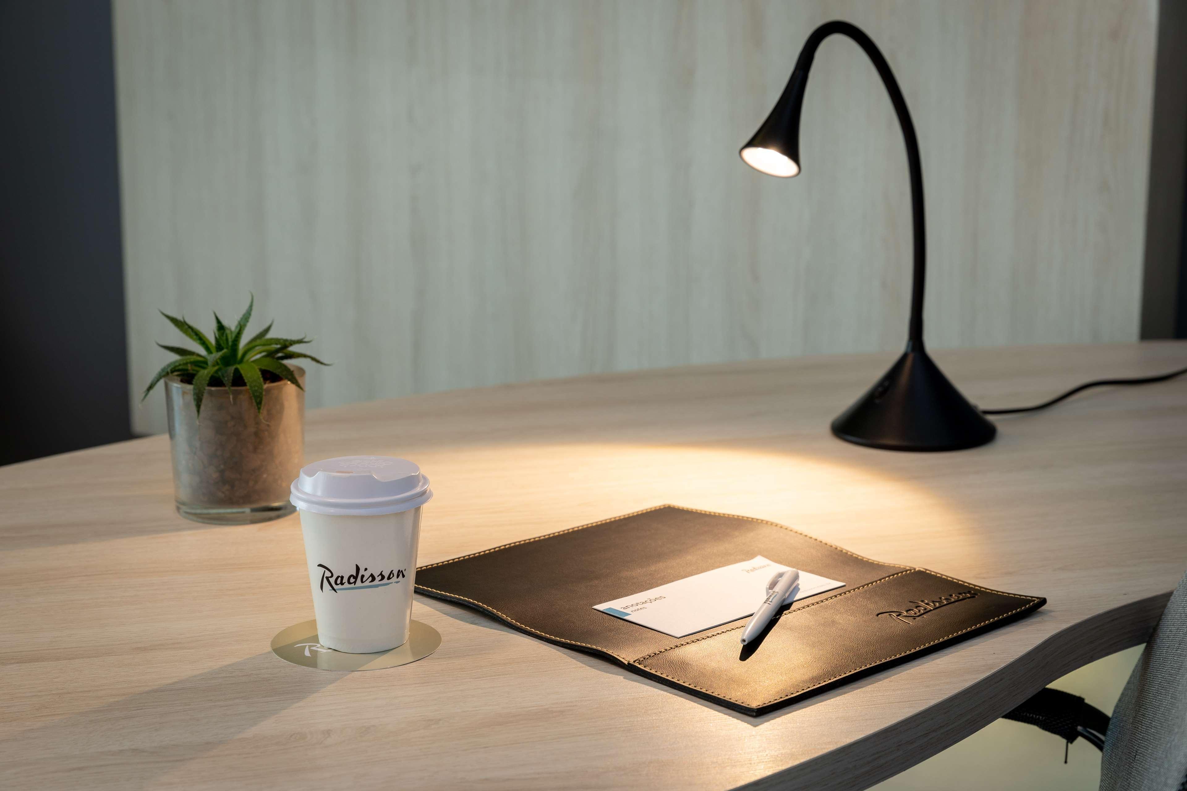 Radisson Oscar Freire Hotel Sao Paulo Exterior photo A desk lamp