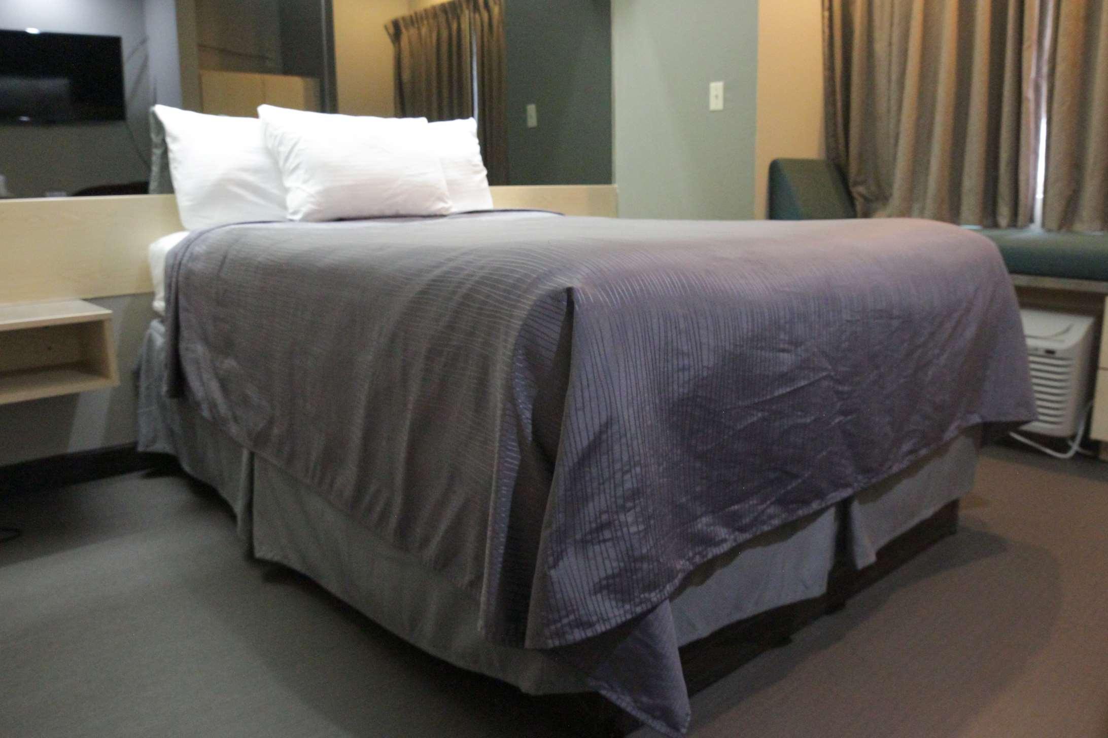 Radisson Oscar Freire Hotel Sao Paulo Exterior photo A bed with a bed skirt