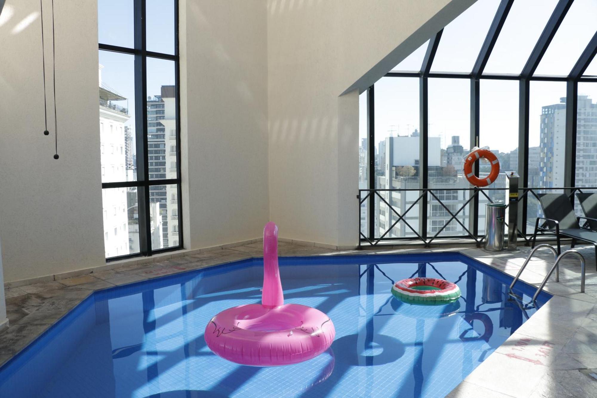 Radisson Oscar Freire Hotel Sao Paulo Exterior photo A pool with two floats