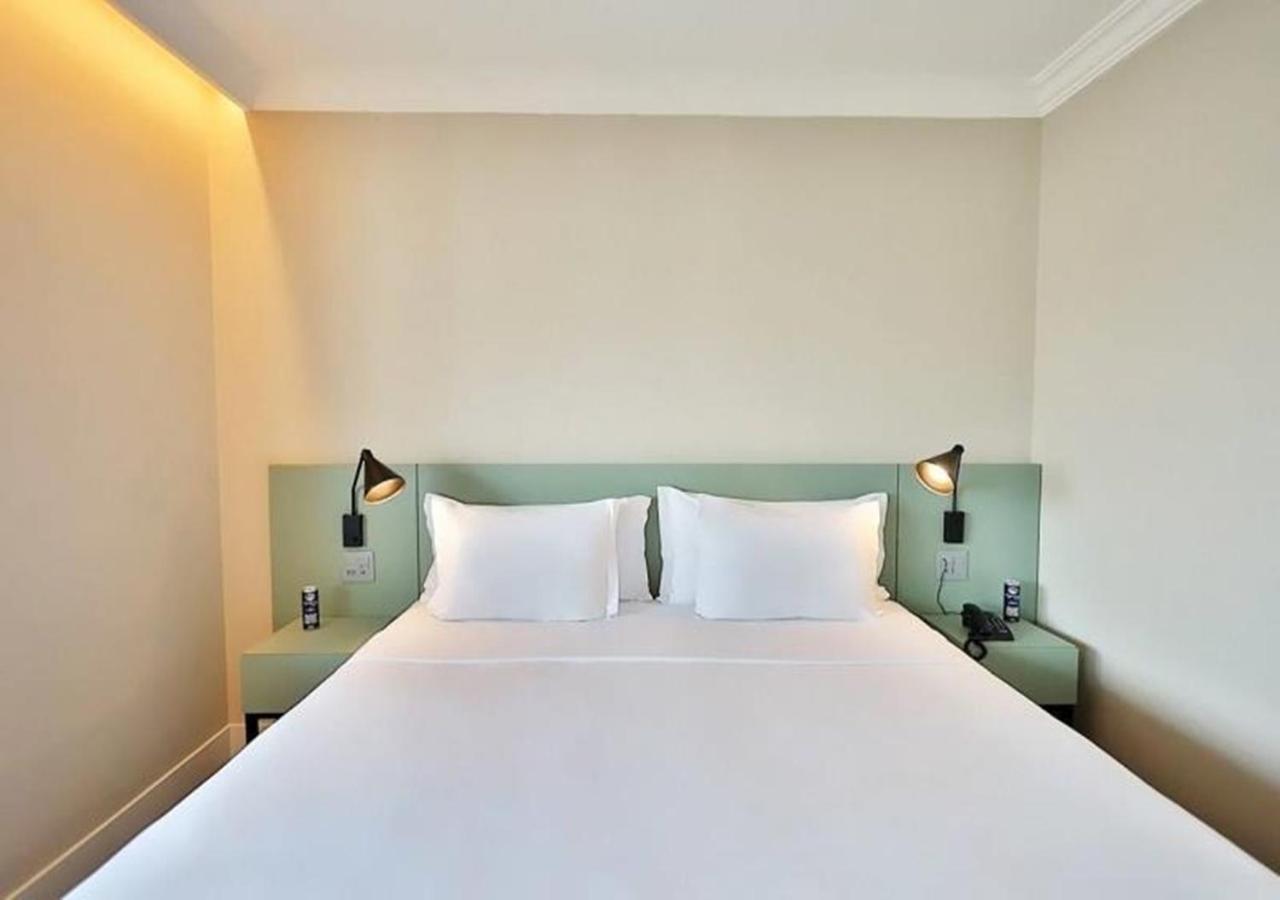 Radisson Oscar Freire Hotel Sao Paulo Exterior photo A bedroom at the hotel