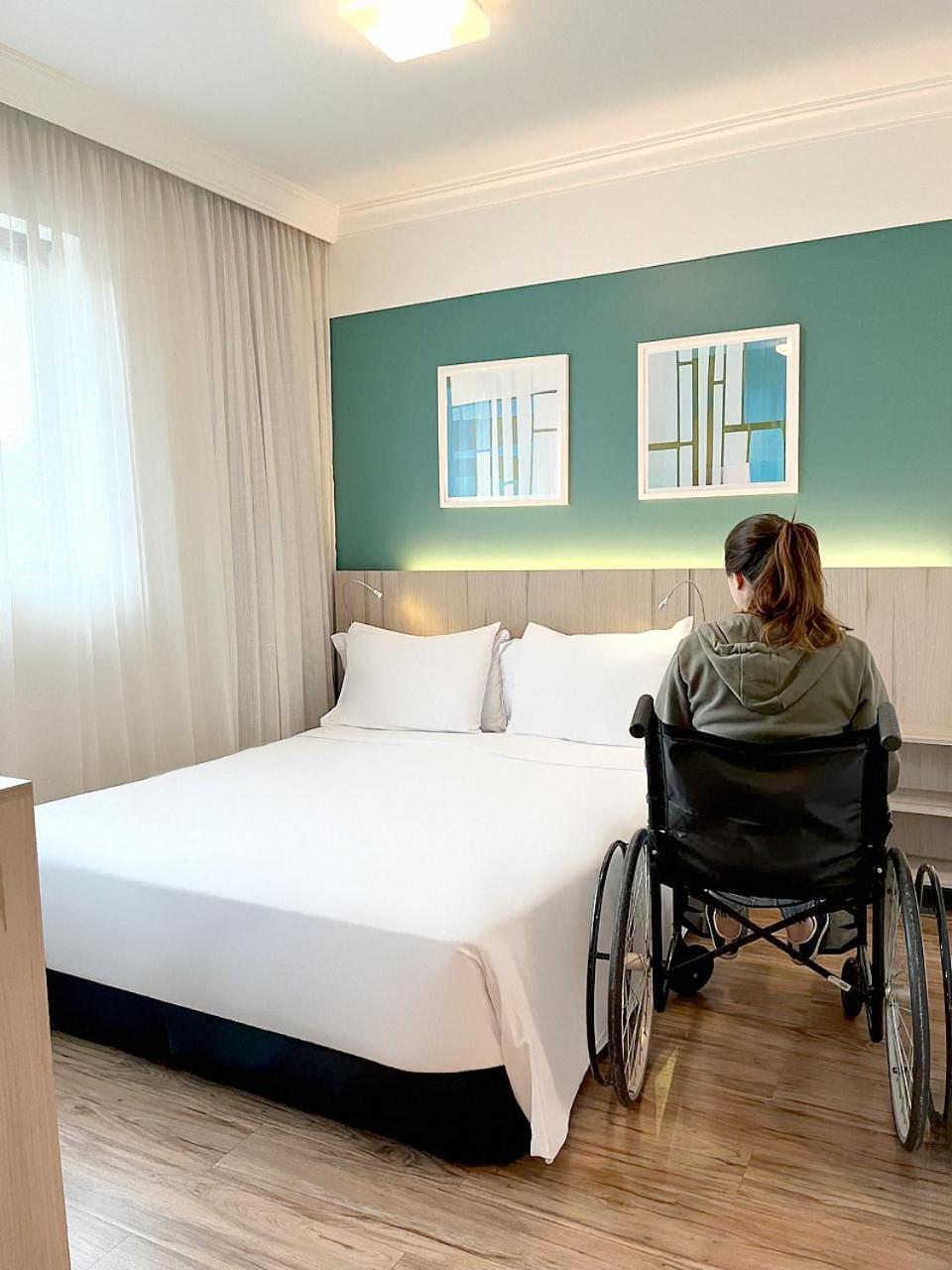 Radisson Oscar Freire Hotel Sao Paulo Exterior photo A disabled woman in a wheelchair in a hotel room
